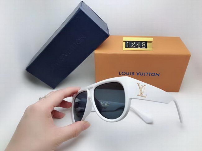 Louis Vuitton Sunglasses AAA+ ID:20220503-68
